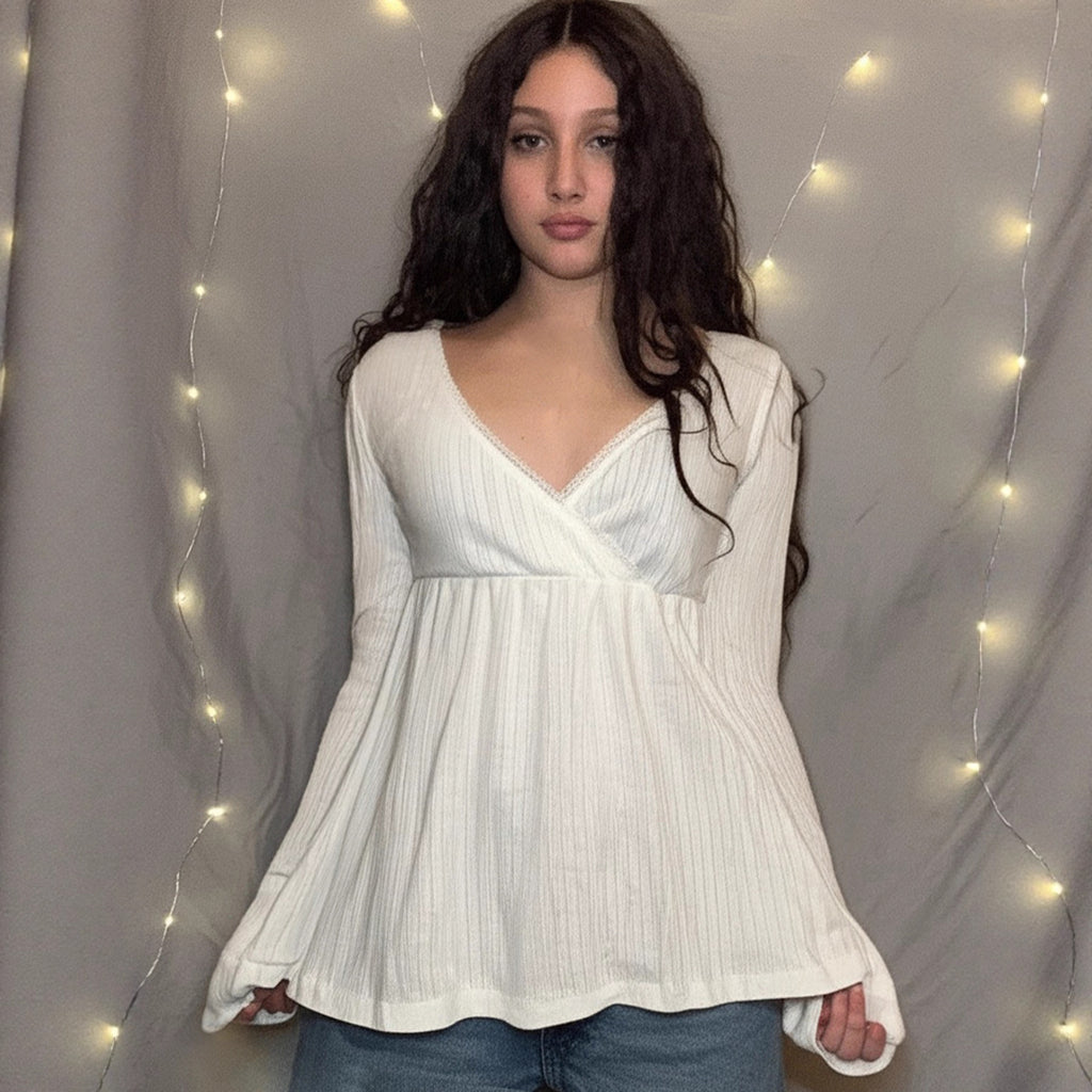 Figure-flattering V-neck Lace-panel Long Sleeves