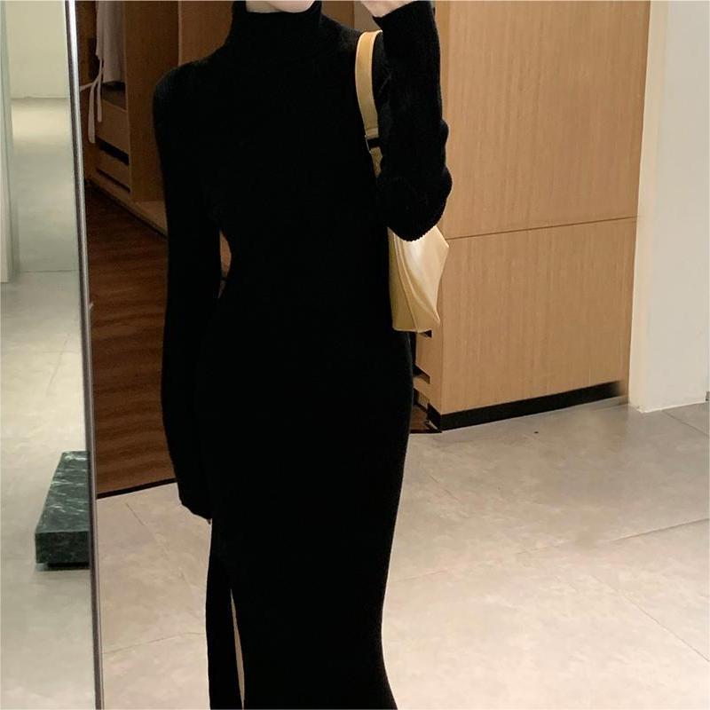 Womens Slim-Fit High-Neck Knitted Dress With Side Slit