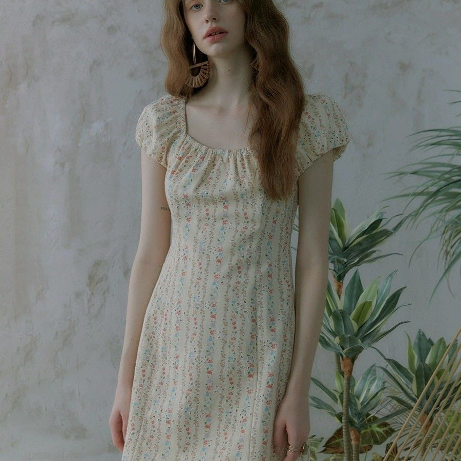 Floral Waist-cinching Dress With A Slimming Fit Sweet Puffed-sleeve Mini Skirt That Adds A Youthful Touch