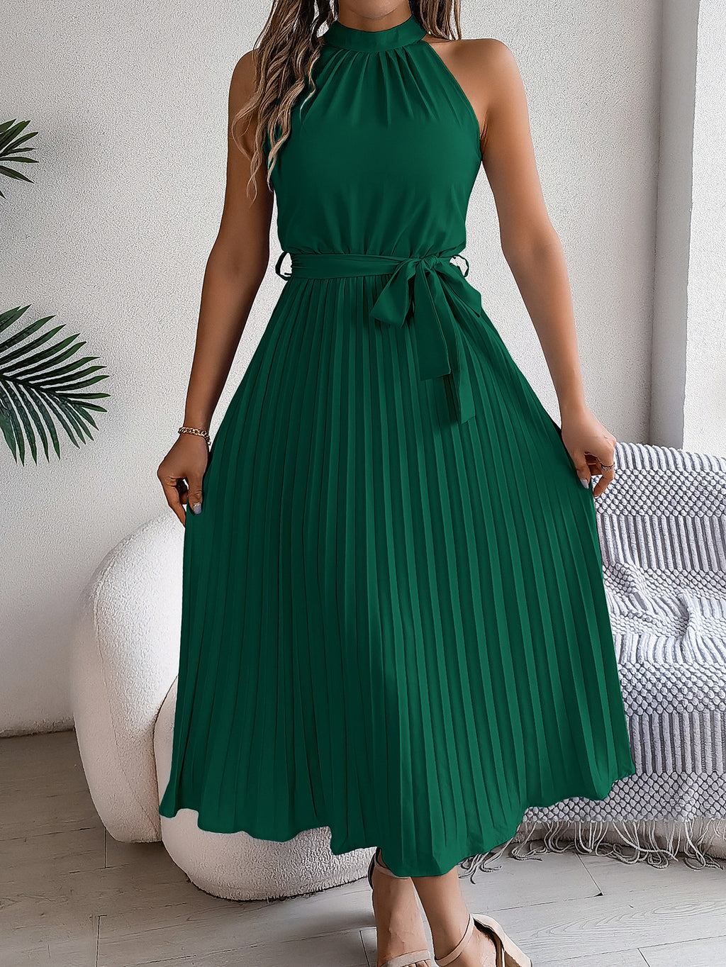 Women's Elegant Stand Collar Sleeveless Tie Waist Pleated Maxi Dress