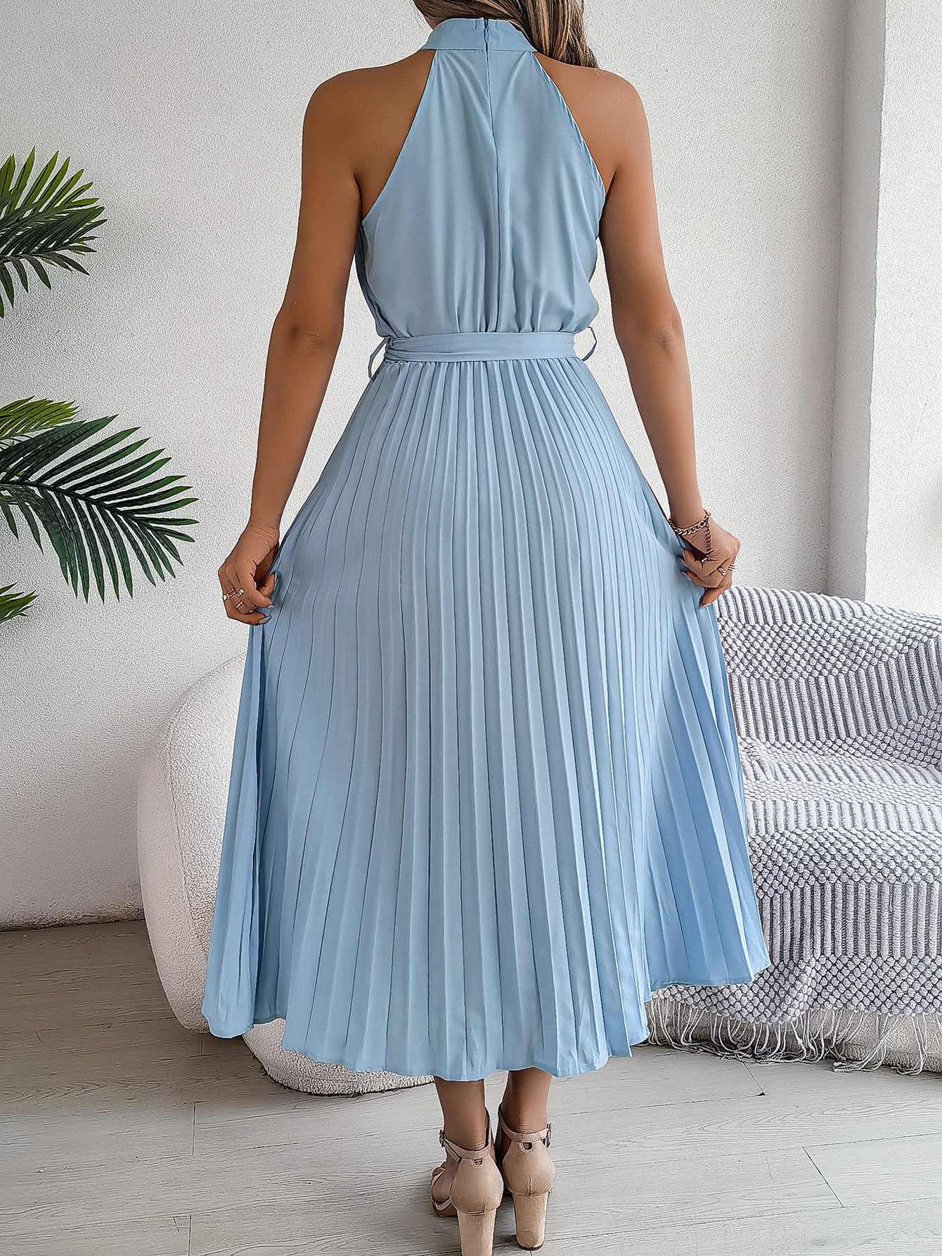 Women's Elegant Stand Collar Sleeveless Tie Waist Pleated Maxi Dress