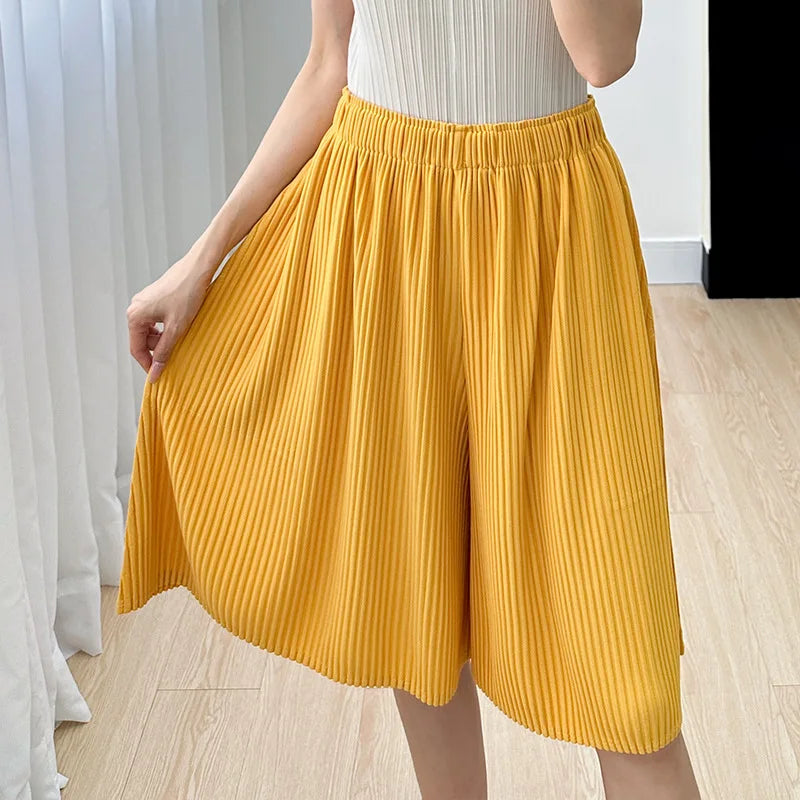 Solid Color Pleated Shorts