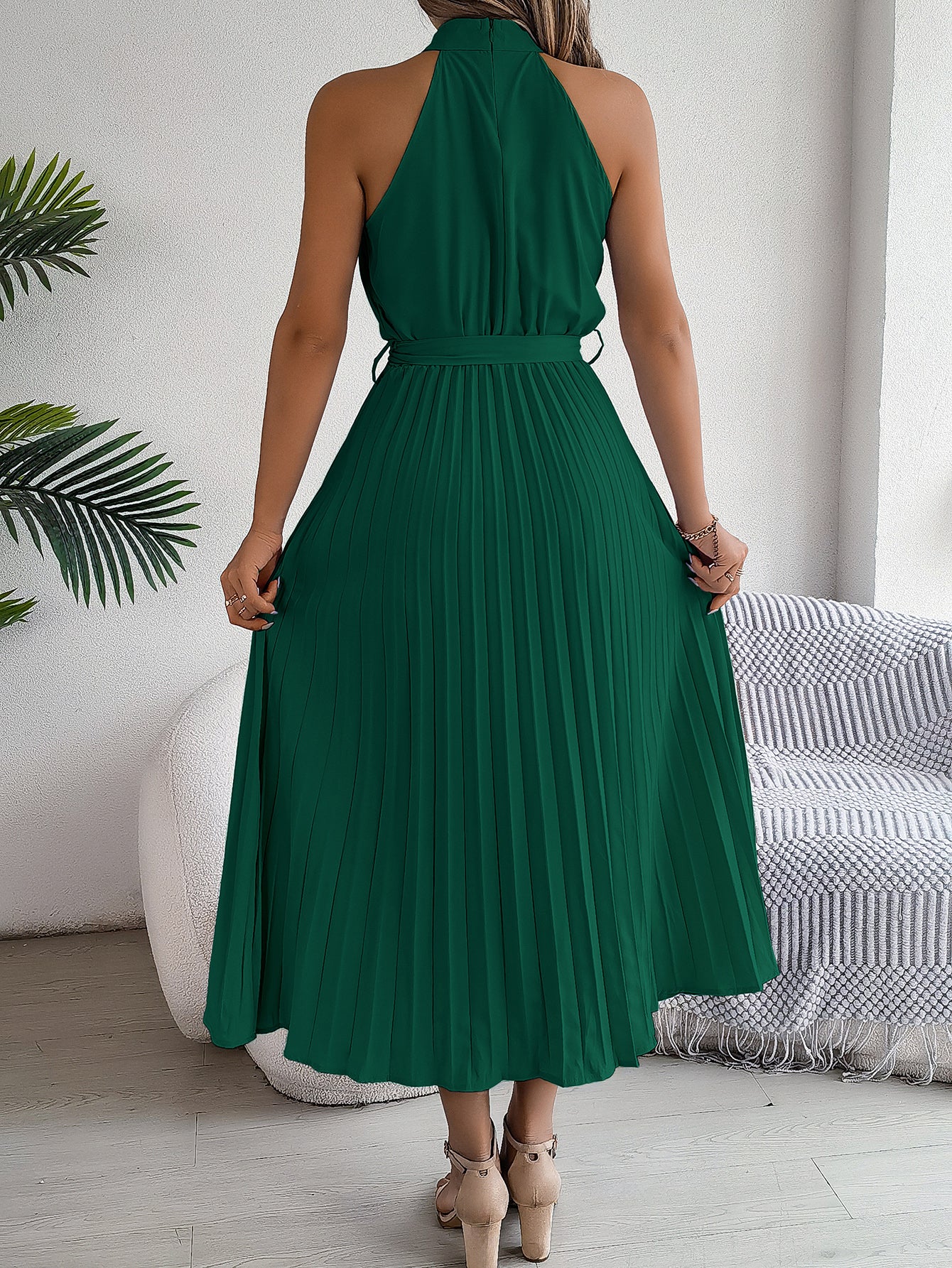 Women's Elegant Stand Collar Sleeveless Tie Waist Pleated Maxi Dress
