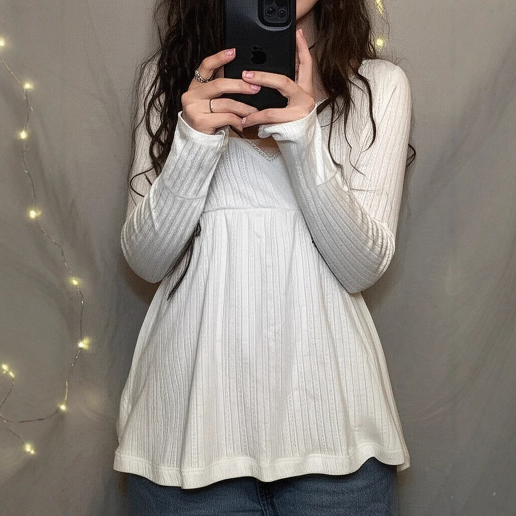 Figure-flattering V-neck Lace-panel Long Sleeves