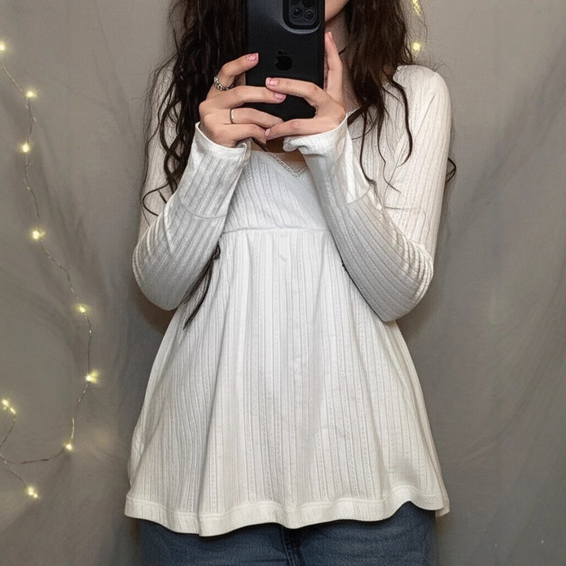 Figure-flattering V-neck Lace-panel Long Sleeves