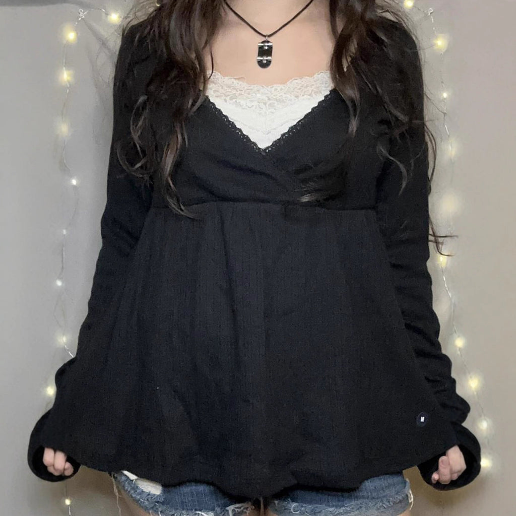 Figure-flattering V-neck Lace-panel Long Sleeves