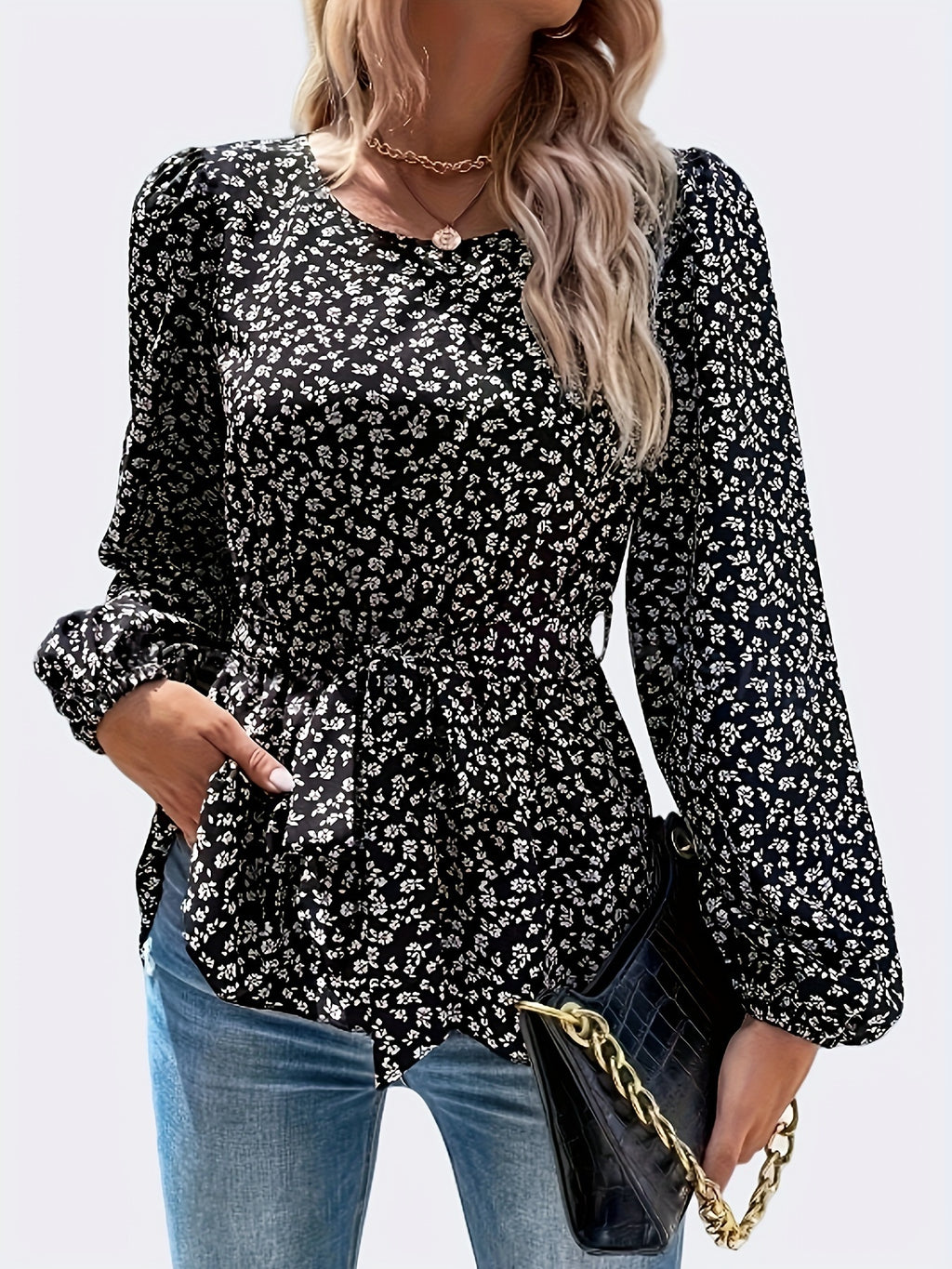 Women's V-neck Printed Belt-style T-shirt