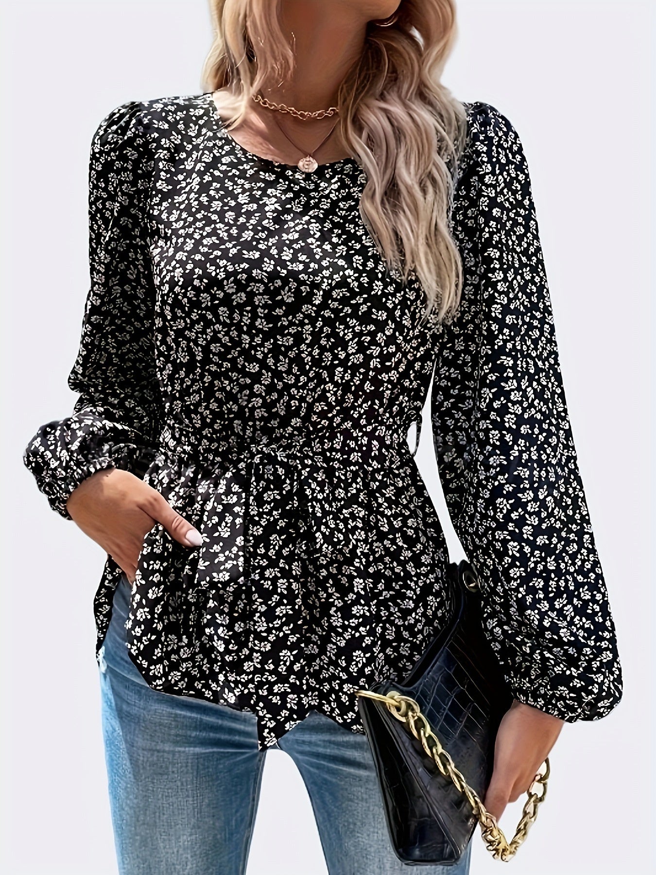 Women's V-neck Printed Belt-style T-shirt