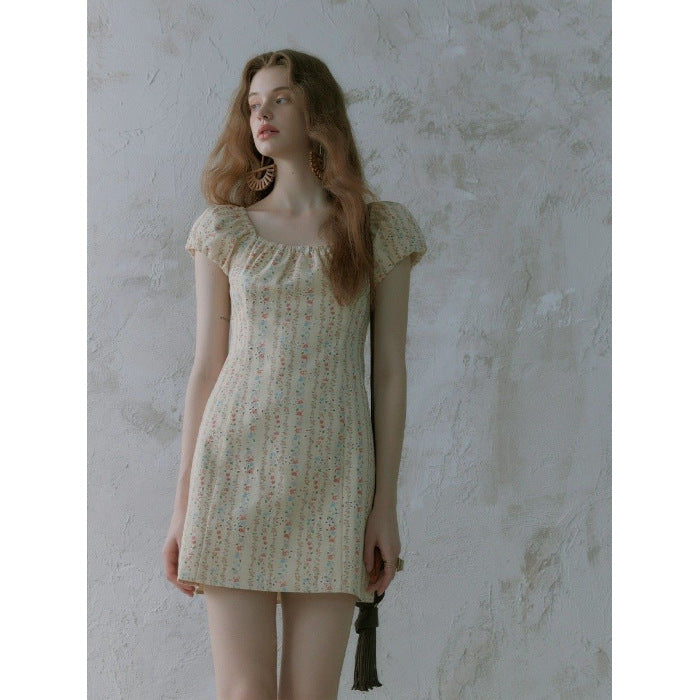 Floral Waist-cinching Dress With A Slimming Fit Sweet Puffed-sleeve Mini Skirt That Adds A Youthful Touch
